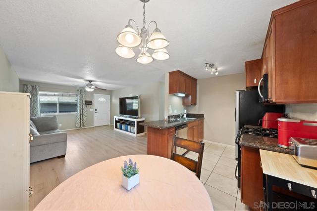 9938 Buena Vista Drive, Spring Valley CA: https://media.crmls.org/mediaz/1a159f6d-7cd8-4113-9e0e-42bdd777a865.jpg