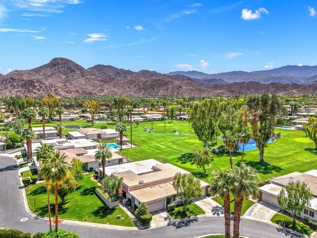 74903 Chateau Circle, Indian Wells CA: https://media.crmls.org/mediaz/1a15bbd6-a2b9-4e36-8542-e6b091cb6efc.jpg