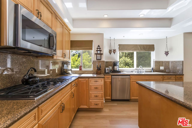 3943 Avenida Del Sol, Studio City CA: https://media.crmls.org/mediaz/1a15fe7c-6e45-4c1b-9b04-1458b3605544.jpg