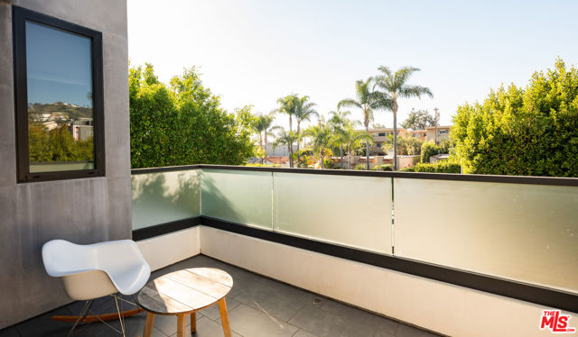 926 N Crescent Heights Boulevard, Los Angeles CA: https://media.crmls.org/mediaz/1a161300-29e9-4951-9bab-a7c07123a737.jpg