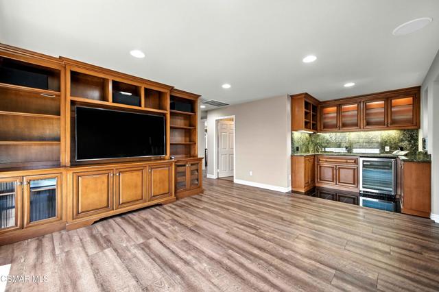 3194 Sunset Hills Boulevard, Thousand Oaks CA: https://media.crmls.org/mediaz/1a162f22-10ae-4b7c-9fee-04a9ad7c331d.jpg