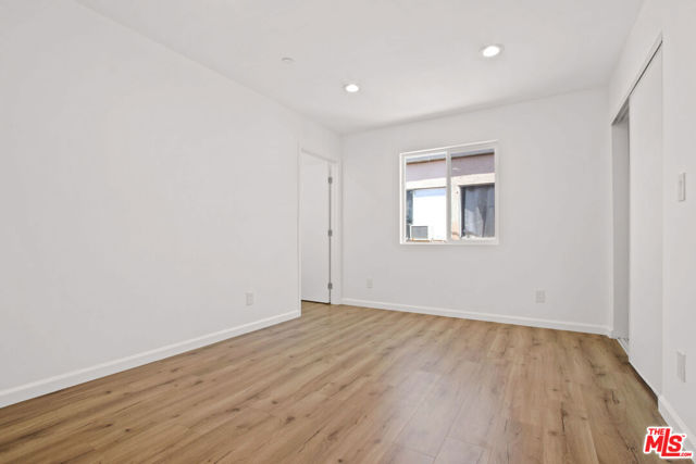 649 1/2 W 92nd Street, Los Angeles CA: https://media.crmls.org/mediaz/1a165b3b-1d59-42f4-844e-b9324fd38bf8.jpg