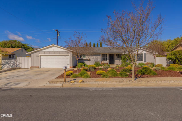 1009 Grandview Avenue, Ojai CA: https://media.crmls.org/mediaz/1a166131-c41d-422c-85a1-318150b69daa.jpg