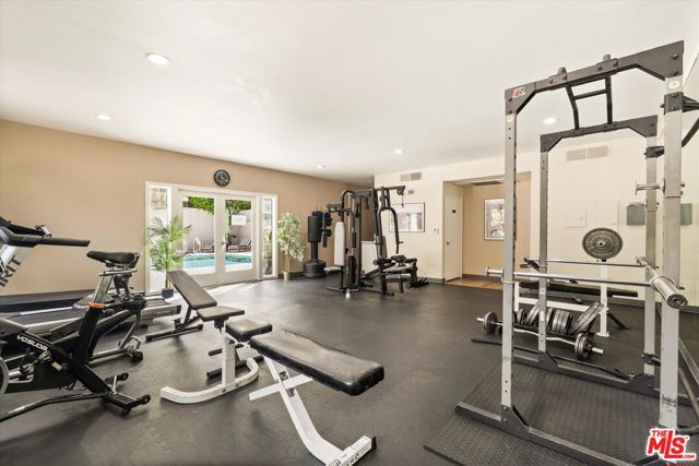 2222 N Beachwood Drive, Los Angeles CA: https://media.crmls.org/mediaz/1a167138-95ca-4196-9571-634ad5506762.jpg