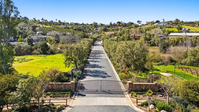 Detail Gallery Image 49 of 51 For 3376 Calle Tres Vistas, Encinitas,  CA 92024 - 5 Beds | 5/1 Baths