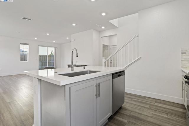 2208 Daimler St, Lathrop CA: https://media.crmls.org/mediaz/1a1699fc-4475-41cb-bae5-9f392bde2ae4.jpg