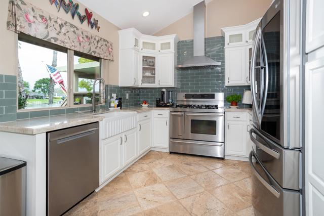 1564 Via Brisa Del Lago, San Marcos CA: https://media.crmls.org/mediaz/1a16da18-0cba-49e6-be82-cfa3379ebfba.jpg