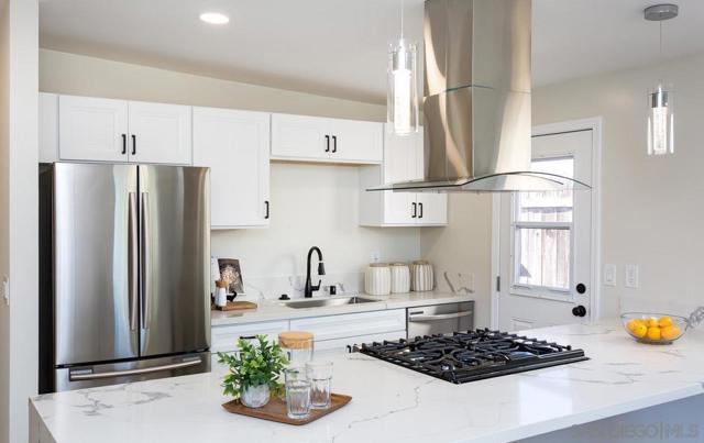 924 Florida St, Imperial Beach CA: https://media.crmls.org/mediaz/1a16dc34-a3fb-4a43-8f33-d4a0a460a97c.jpg