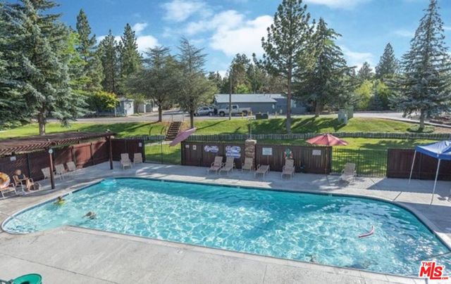 391 Montclair Drive, Big Bear City CA: https://media.crmls.org/mediaz/1a170e04-bc7e-4694-8b86-eb2a4635651d.jpg
