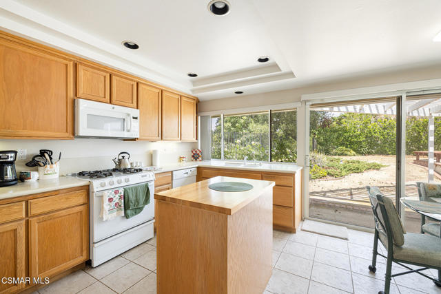 3804 Eddingham Avenue, Calabasas CA: https://media.crmls.org/mediaz/1a17fee9-fe1e-4550-bc5b-d2b7dd7e3628.jpg
