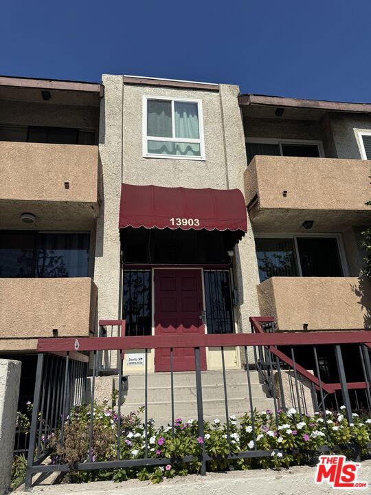 13903 Sherman Way, 7 photo 1