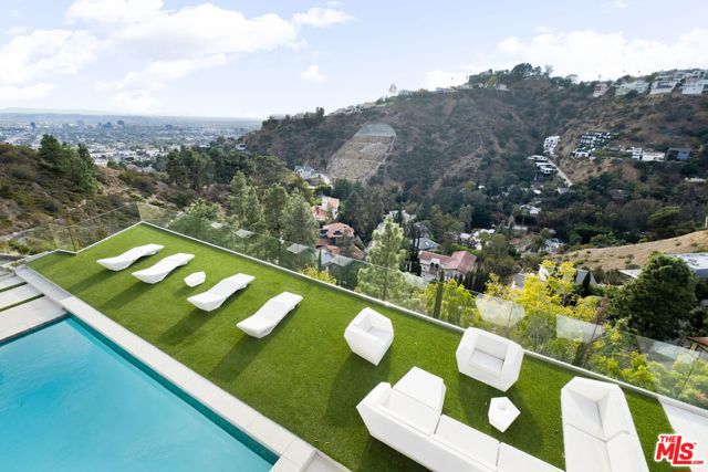 7868 Electra Drive, Los Angeles CA: https://media.crmls.org/mediaz/1a18fe62-0987-4055-8aa3-f5f33912a51e.jpg