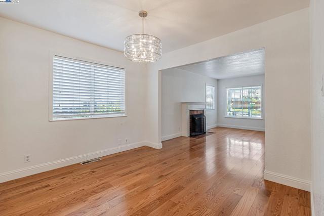 2940 Somerset Ave, Castro Valley CA: https://media.crmls.org/mediaz/1a1978dc-3069-46a7-b844-b62e22d32801.jpg