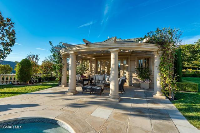 996 Vista Ridge Lane, Westlake Village CA: https://media.crmls.org/mediaz/1a1979ef-2edf-4b4c-9753-562d5b10bd7d.jpg