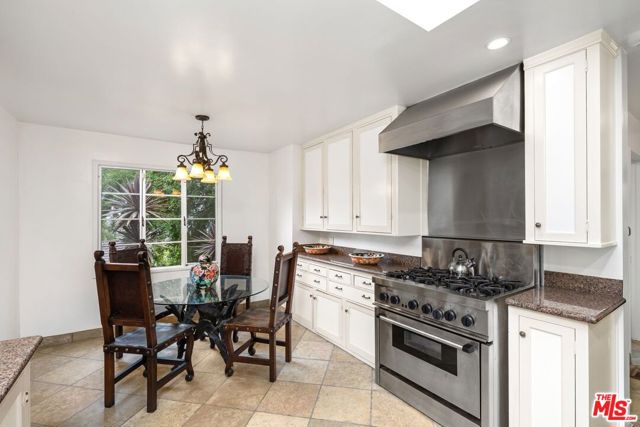 4310 Cedarhurst Circle, Los Angeles CA: https://media.crmls.org/mediaz/1a19af7e-0db6-47e5-9f8a-4d5a2a0db735.jpg