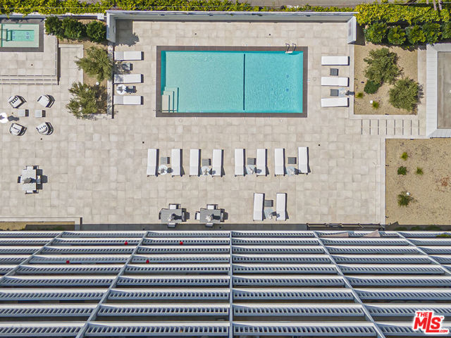 999 N Doheny Drive, West Hollywood CA: https://media.crmls.org/mediaz/1a1a681b-2541-4c71-96d8-e533e845cb7f.jpg