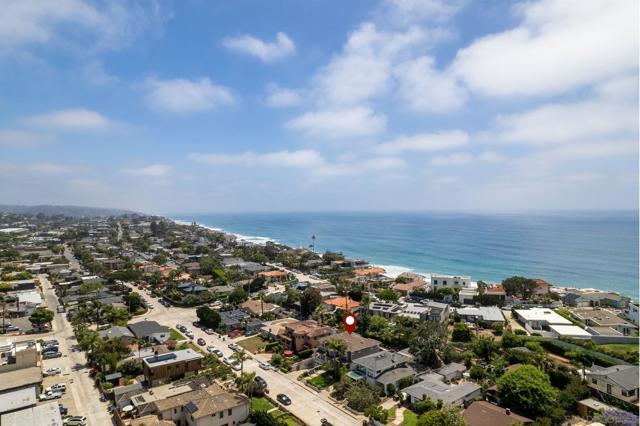 515 N Acacia Ave, Solana Beach CA: https://media.crmls.org/mediaz/1a1a7823-bb76-40b2-ab22-ef62aa3c438d.jpg