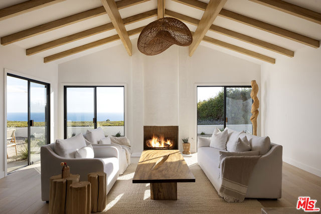 20374 Seaboard Road, Malibu CA: https://media.crmls.org/mediaz/1a1b72cd-b536-47c2-a936-28d59469c4f2.jpg