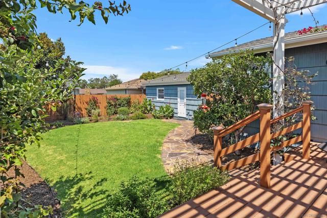 4744 49th St, San Diego CA: https://media.crmls.org/mediaz/1a1bab9b-14a2-457d-8149-56d9ced4bd54.jpg