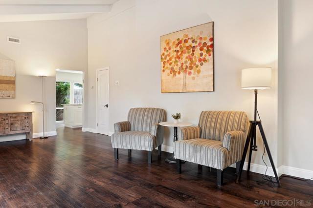 8874 La Jolla Scenic Dr N, La Jolla CA: https://media.crmls.org/mediaz/1a1bc3f6-0a93-4579-854c-a57bd0a0f625.jpg