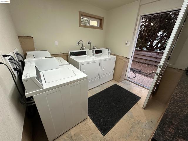 337 Oakland Avenue, Oakland CA: https://media.crmls.org/mediaz/1a1cffed-df1b-4fcc-86cf-c52c8ede81ec.jpg
