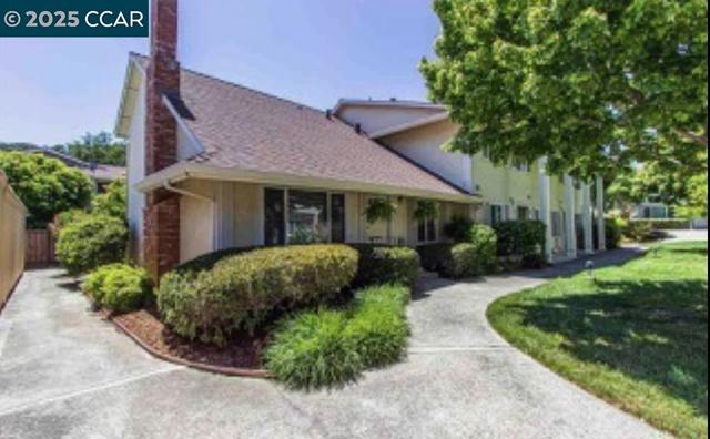 21 Miramonte Dr, Moraga CA: https://media.crmls.org/mediaz/1a1e144b-7020-4f21-bd77-26ce3aad60f8.jpg