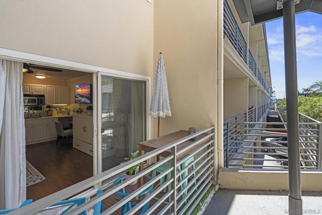 1021 Scott St, San Diego CA: https://media.crmls.org/mediaz/1a1e2816-7c9a-48a9-8769-a139906ed2d5.jpg