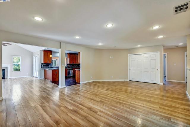 37659 Granville Dr, Fremont CA: https://media.crmls.org/mediaz/1a1f4b41-13e5-4a98-9bf1-c7c2add0d92a.jpg
