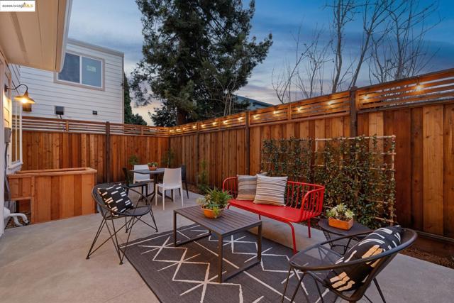 2312 Eighth St, Berkeley CA: https://media.crmls.org/mediaz/1a1f7526-e18e-4016-8bf6-d60f8307e673.jpg