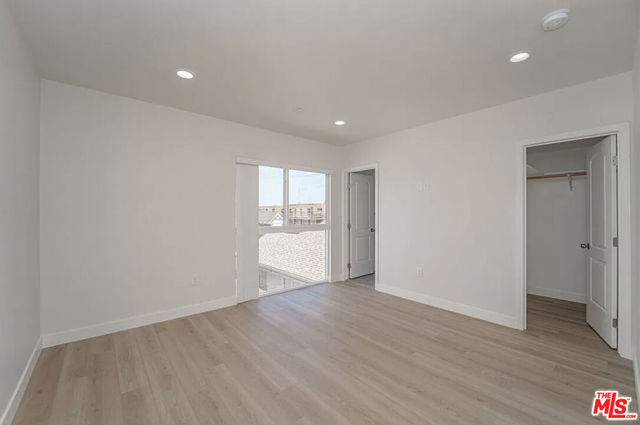 204 E 29th Street, Los Angeles CA: https://media.crmls.org/mediaz/1a2008fb-6692-4496-add7-55a2bb97ce9b.jpg