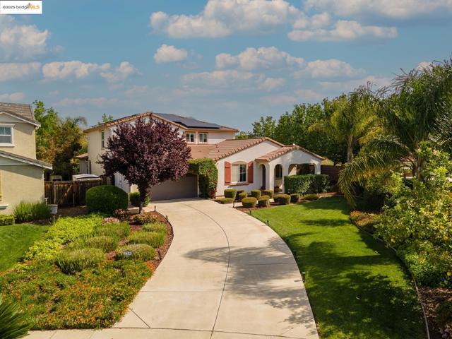 719 Monte Verde Ln, Brentwood CA: https://media.crmls.org/mediaz/1a205558-defa-40f7-9e55-2cc82d44cc0e.jpg