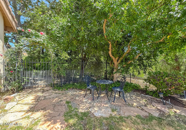 2317 Sierra Creek Road, Agoura Hills CA: https://media.crmls.org/mediaz/1a20c8c6-2699-4db8-8f66-b7fa2d46ebfb.jpg
