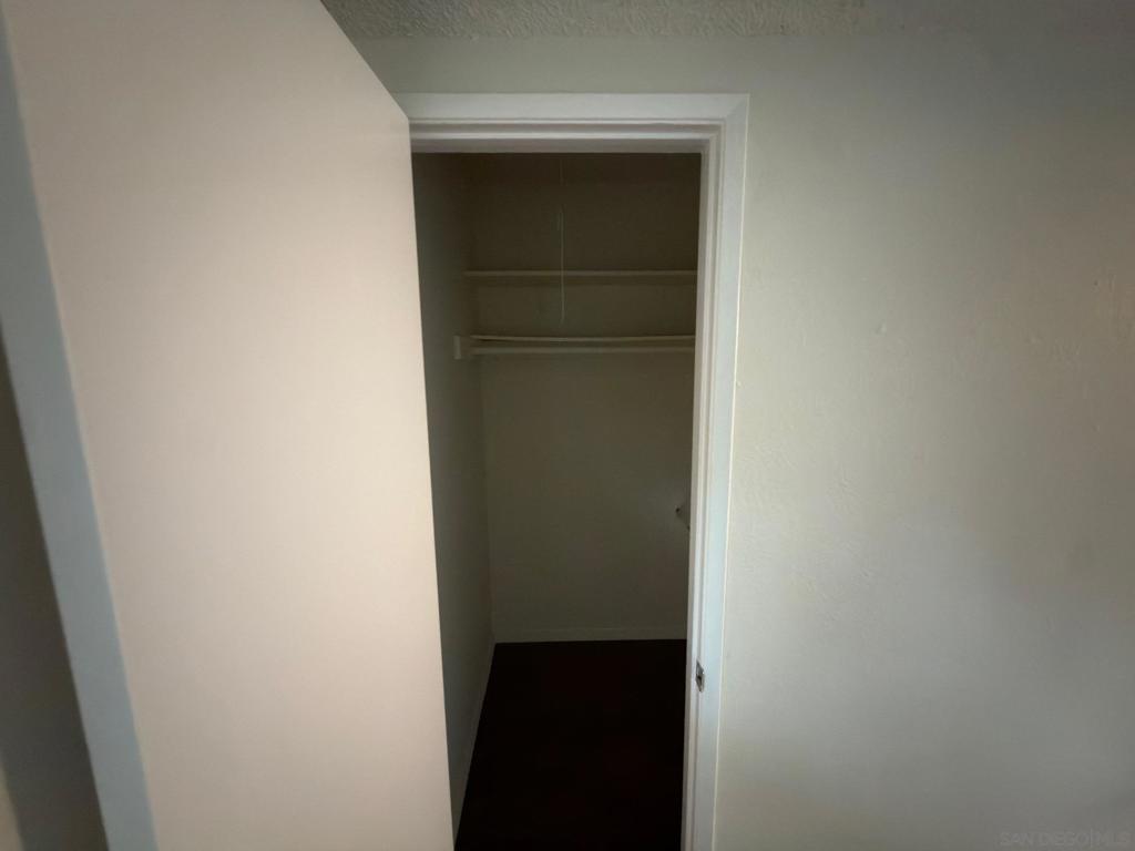 https://media.crmls.org/mediaz/1a20f08c-076e-4f5c-b9b8-a0fe0418a6a9.jpg?preset=X-Large
