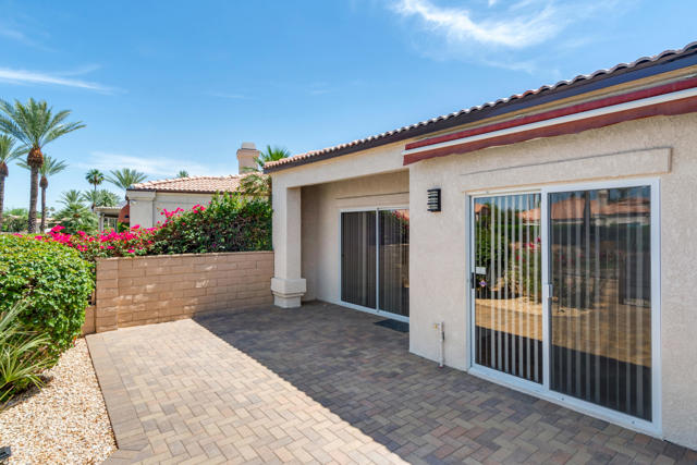 48245 Calle Floristas, La Quinta CA: https://media.crmls.org/mediaz/1a216fe5-e83a-4181-9117-2a2ec5cd87e7.jpg