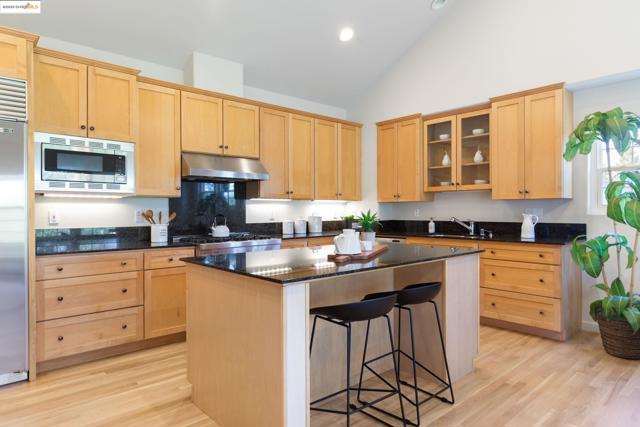 50 Pine Hills Ct, Oakland CA: https://media.crmls.org/mediaz/1a21dd57-5b0d-455a-8c55-bc4841d19ab6.jpg
