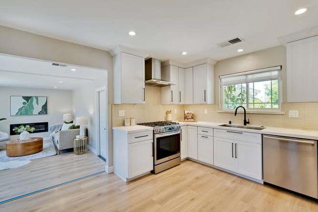 898 La Plata Plaza, Campbell CA: https://media.crmls.org/mediaz/1a21f1ad-1d66-47e6-b6d6-f08f8b7f4f75.jpg