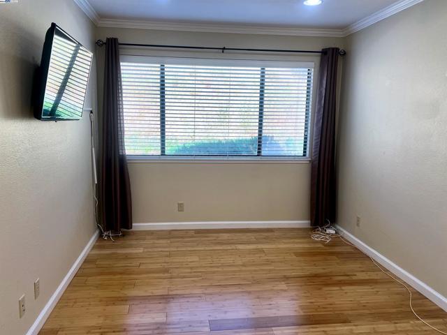 276 Galano Plz, Union City CA: https://media.crmls.org/mediaz/1a223066-b52b-4db4-9f04-83a13ae4b34d.jpg