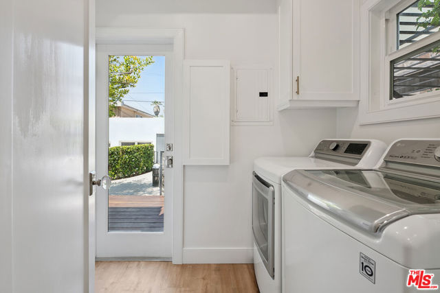 1033 N La Jolla Avenue, West Hollywood CA: https://media.crmls.org/mediaz/1a2245f9-f279-4f76-b5ea-1e7fa82ba837.jpg