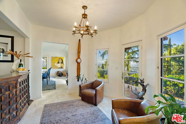 3527 Wonder View Drive, Los Angeles CA: https://media.crmls.org/mediaz/1a22eb0d-077c-49a5-91a7-1c411d60a725.jpg