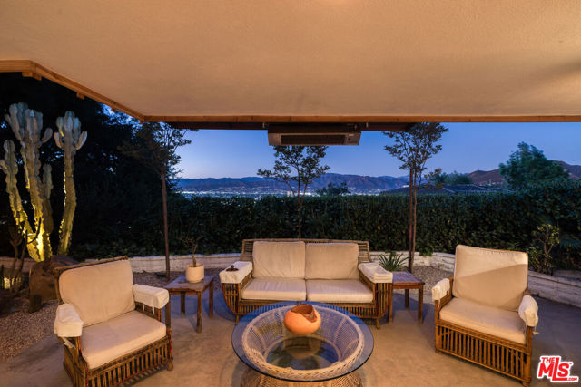 3307 Bonnie Hill Drive, Los Angeles CA: https://media.crmls.org/mediaz/1a22f928-c043-446d-a6eb-fac0c6cc9bb8.jpg