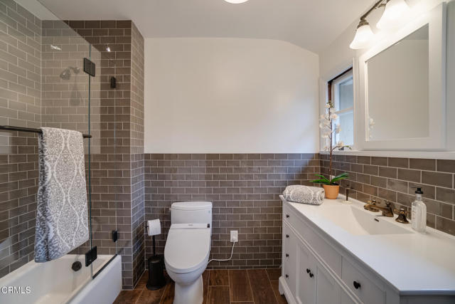 584 Rosemont Avenue, Pasadena CA: https://media.crmls.org/mediaz/1a230eae-633e-4cb6-90a3-f8f2186561b0.jpg