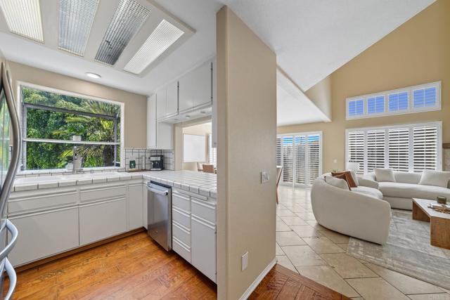 Detail Gallery Image 15 of 55 For 553 a Hygeia Ave. Ave, Encinitas,  CA 92024 - 3 Beds | 2/1 Baths