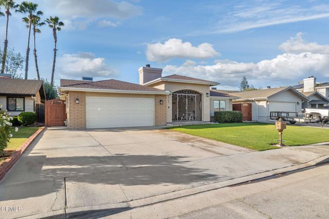 Detail Gallery Image 2 of 48 For 6105 Diamond Oaks Ave, Bakersfield,  CA 93306 - 4 Beds | 2 Baths