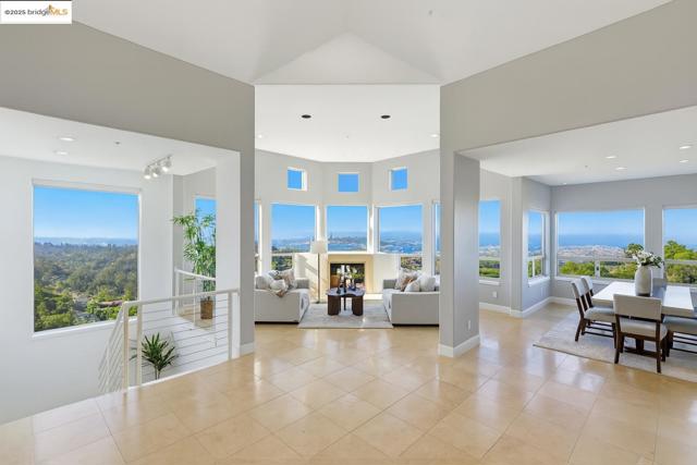 6413 Gwin Ct, Oakland CA: https://media.crmls.org/mediaz/1a233b4d-5119-4942-86bc-c6882050e3a2.jpg