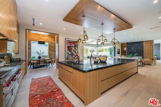 15907 Valley Vista Boulevard, Encino CA: https://media.crmls.org/mediaz/1a251fe4-fb82-464c-8993-a94b119d4783.jpg