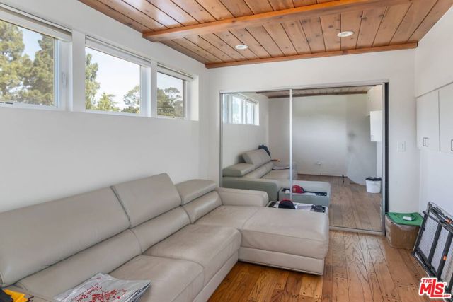 3136 Floye Drive, Los Angeles CA: https://media.crmls.org/mediaz/1a2676c9-b2d4-4307-950a-9e19fd2e36a9.jpg
