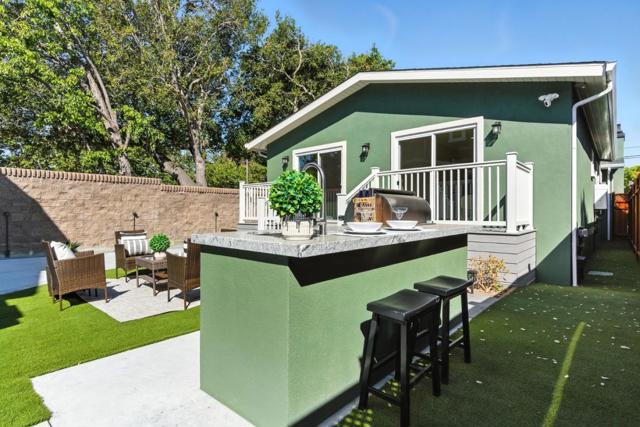 30 16th Avenue, San Mateo CA: https://media.crmls.org/mediaz/1a26ea81-a975-4328-8f92-30ac0ae1fc43.jpg