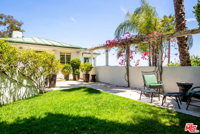 2249 Mountain Oak Drive, Los Angeles CA: https://media.crmls.org/mediaz/1a27882d-8a7a-4fa6-afc1-1e9a9ffb6d10.jpg