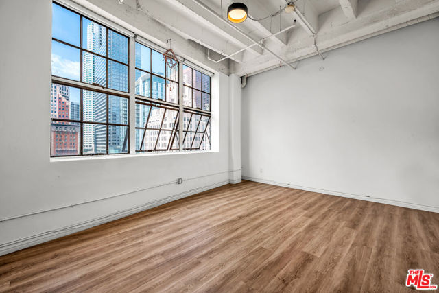 312 W 5th Street, Los Angeles CA: https://media.crmls.org/mediaz/1a2789e8-2cc4-4979-9cd1-bf6bfb0e0da1.jpg