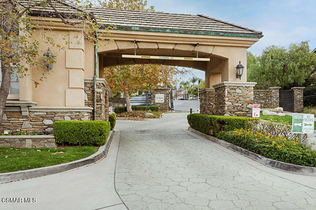 3206 Clarita Court, Thousand Oaks CA: https://media.crmls.org/mediaz/1a27d517-2cca-46b9-9da0-da0f8d1c7880.jpg